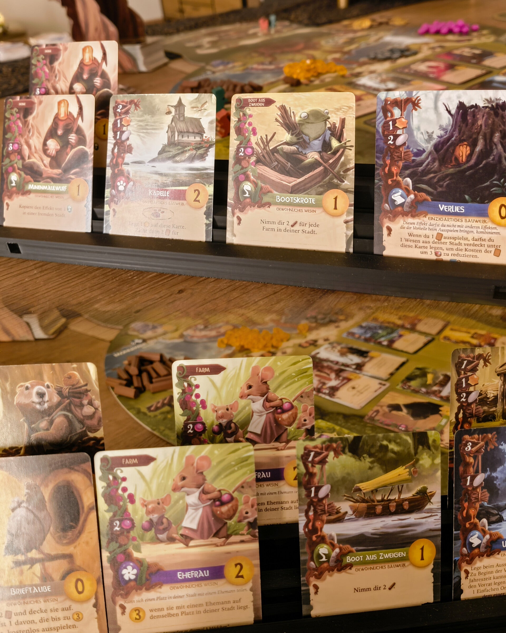 Die Hand der Fürstin | 3in1 Lösung für Handkarten, Token, Münzen & Kartendecks - Spielefürst